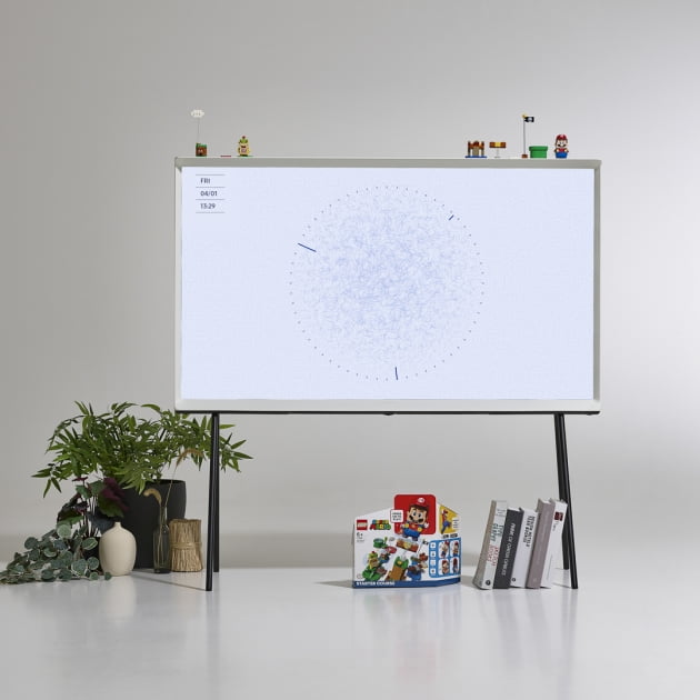 삼성전자 '더 세리프' TV와 레고 제품을 함께 전시한 모습. 삼성전자 제공