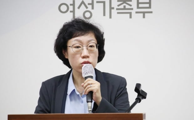 황윤정 여성가족부 권익증진국장이 지난 23일 정부서울청사에서 서울시 현장점검 계획을 발표하고 있다. 사진=연합뉴스