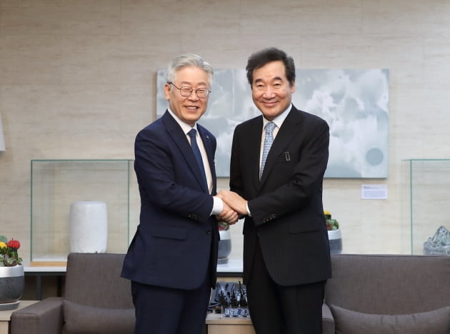 이재명경기지사와 이낙연 민주당 대표 후보 회동, '기본소득토지세와 경기도형 기본주택' 공감대 형성