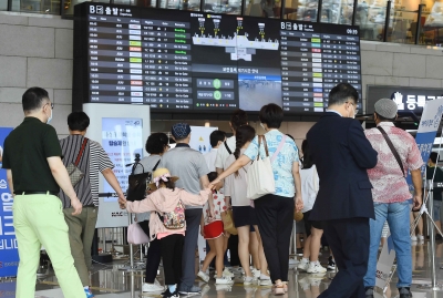 휴가철 붐비는 김포공항