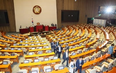 [단독] 법사위 "시스템 오류" 해명했지만…회의 전 '수정가결' 있었다