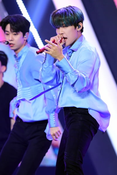 [포토] AB6IX 박우진, '강렬한 눈빛 카리스마'