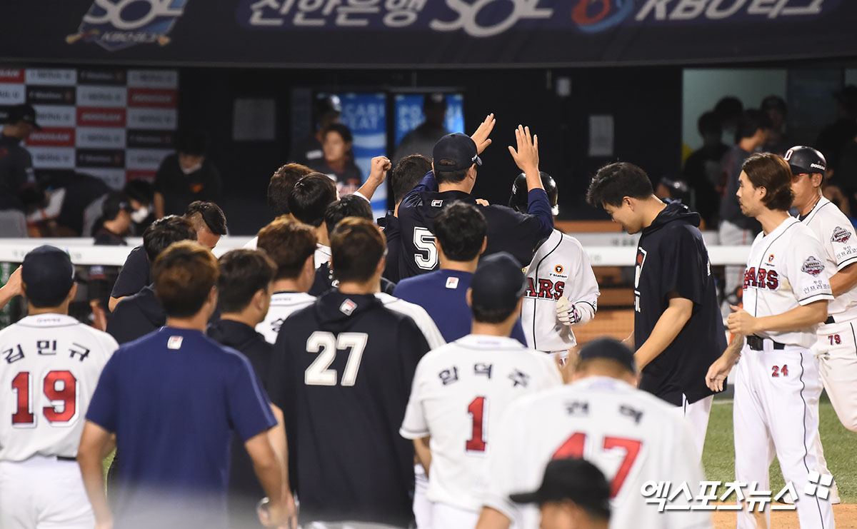 &#39;박세혁 끝내기포&#39; 두산 9회 역전극, 한화 2-1 제압 [잠실:스코어]