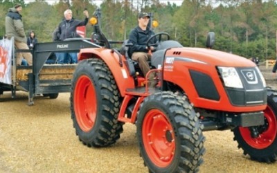 [김은정의 기업워치]쪼그라드는 농가소득에 수입 제품 공세까지…힘 못쓰는 농기계 업체들