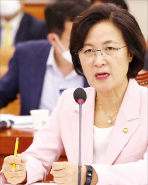 추미애 "때 되면 결단"…윤석열에 지휘권 발동 시사