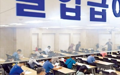 '실업급여 중독' 논란에 '횟수 제한' 칼 빼든 정부