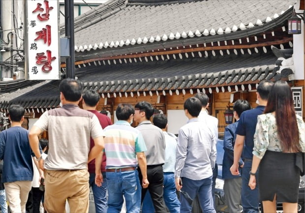 [포토] 16일 초복…삼계탕 먹기 좋은 날 