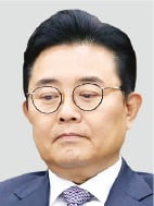 '홈쇼핑 뇌물' 전병헌 前 수석, 항소심서 집행유예로 감형