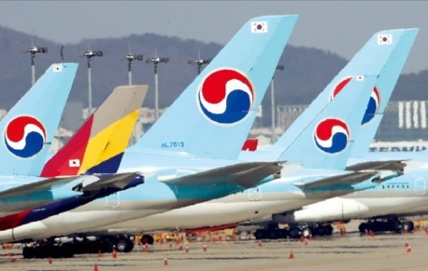 20일 항공업계에 따르면 대한항공은 최근 국토교통부와 보잉777-300ER 여객기의 좌석을 뜯고 화물을 싣는 사안에 대해 협의 중인 것으로 전해졌다. 사진=연합뉴스