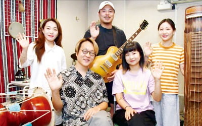"흥겨운 '박'으로 세계와 소통…박수 신나게 치는 음악 선사"