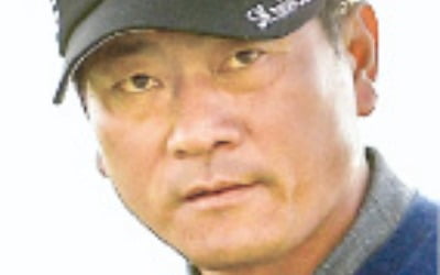 '탱크' 최경주, 한국 선수 첫 PGA시니어투어 데뷔