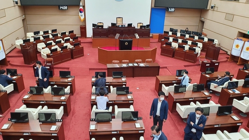 의장단 선거 파행 여파 경남도의회 본회의 취소…일부 반발