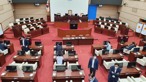 경남도의회 의장단 선거 후유증 '산 넘어 산'…신임 의장 시험대