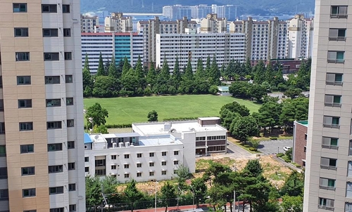 '아파트 코앞에 고층 건물이라니'…재료연구소 기숙사 신축 논란