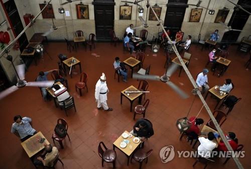 주춤하던 인도 확진자 다시 급증…하루 확진 2만명 넘어