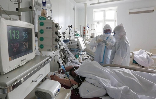 러 보건부 "내년 2월전 코로나 극복 어려워"…신규확진 6천명대