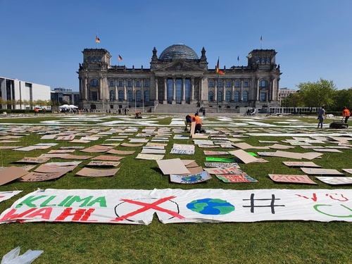 [힙베를린] 코로나19도 못막은 베를린 시위…방식의 '뉴노멀'