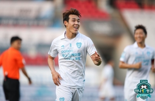 '송민규 2골 1도움' 포항, 성남 4-0 완파…3연승 신바람