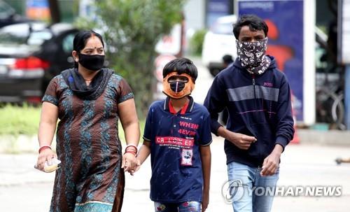 인도 누적 확진자 세계 3번째로 많아져…70만명 육박