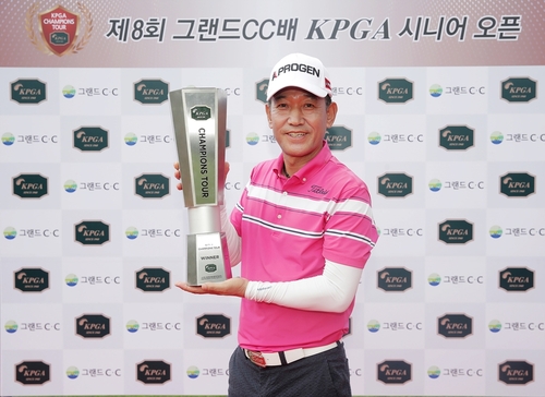 김종덕, KPGA 시니어오픈 우승…챔피언스투어 10승 달성