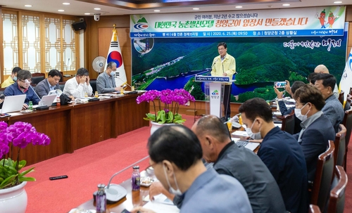 발목잡기 vs 예산낭비…청양군·군의회 신경전 치열