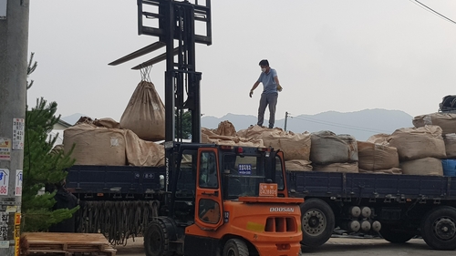 괴산군 플라스틱 폐기물 75t 투기한 업체 적발