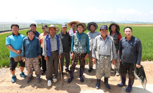 "관·지뢰 캐내며 황무지를 옥토로 일궜는데 갑자기 떠나라니"