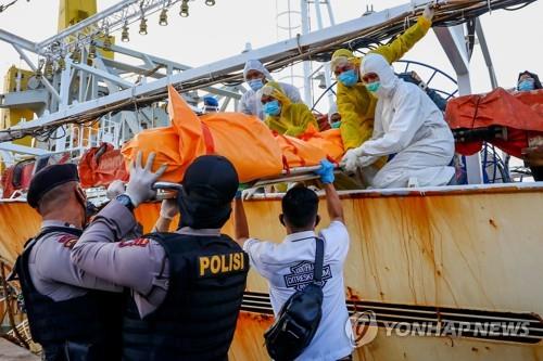 인도네시아, 자국 선원 시신 냉동고에 보관한 中어선 나포