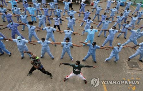 "'50만 확진' 아프리카, 검사 늘리고 마스크 써야"