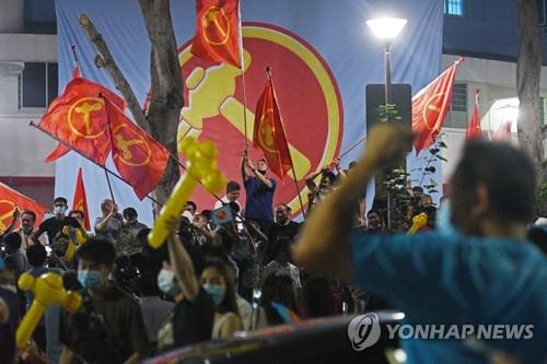 코로나·경제 불만에 젊은층 변화요구가 싱가포르 여당 심판했다