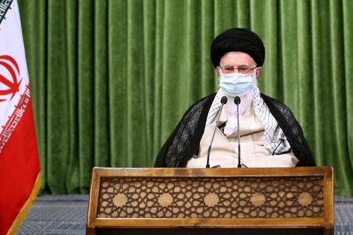 이란 최고지도자, 마스크쓰고 공식석상 첫 등장