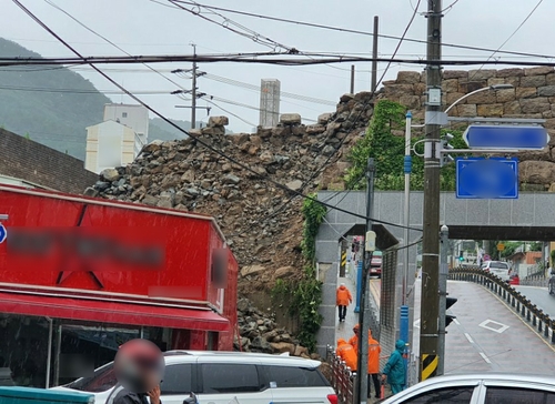 부산 3일만에 또 120㎜ 폭우…빈집·축대 곳곳 무너져(종합)