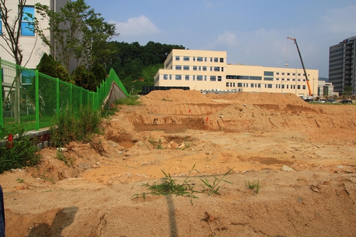 경북보건대 "교육관 건립공사장서 건설폐기물 발견"