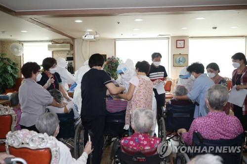 광주 고위험 요양 시설 등 2만9천여명 전수 검사 완료