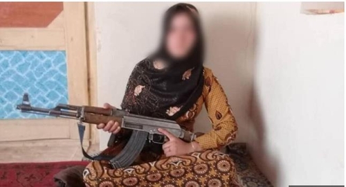 부모 살해 탈레반 AK-47 소총으로 사살…용감한 아프간 소녀