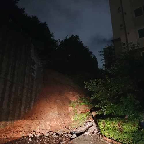 물폭탄에 초토화된 부산…침수된 지하차도 갇혔던 3명 숨져(종합3보)