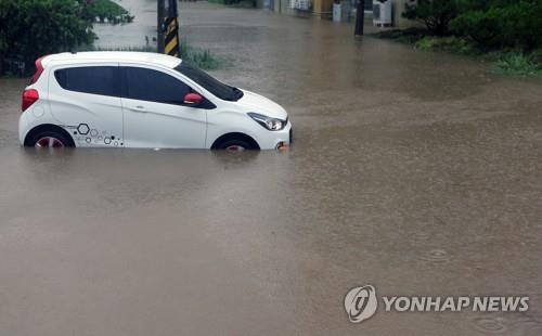 삼척 침수 피해주민 뜬눈으로 밤새…내일까지 많은곳 200㎜ 예보