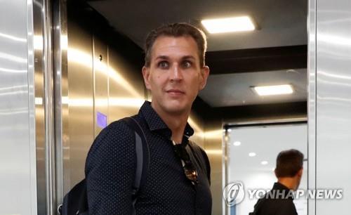 헝가리, 정부 비판 언론인 해고 파문 확대…수천명 연대 시위