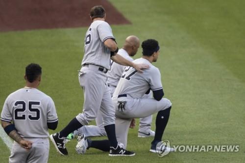 트럼프 "중국바이러스 집중해야해 뉴욕양키스 시구 못 해"