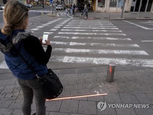 "이스라엘 정보기관, IS 대응 위해 2년반 국민 휴대전화 추적"