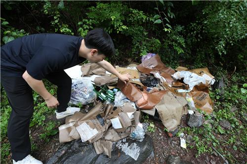 '추억만 남겨주세요'…버려진 양심에 청정 계곡 '멍투성이'