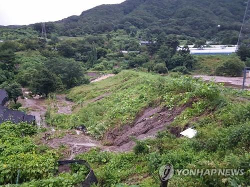 잠기고 무너지고 고립되고…물폭탄 맞은 충북