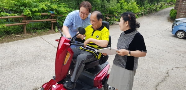 한국노인복지중앙회, 어르신 이동 편의를 위한 전동스쿠터 지원