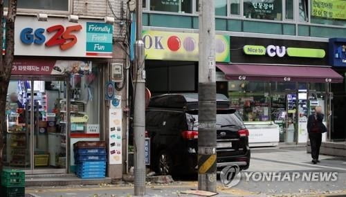 "임금 못줘 범법자 될 판"…편의점주들 "최저임금 인상 안돼"