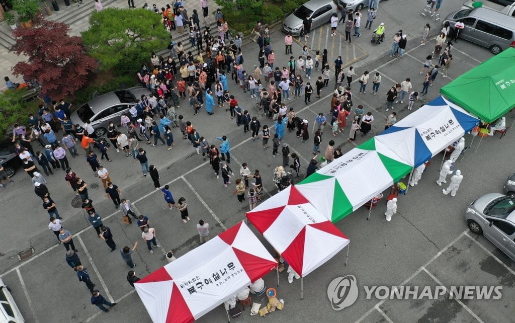 `수도권-광주집중` 신규확진 이틀째 60명대…지역감염·해외발 동시확산