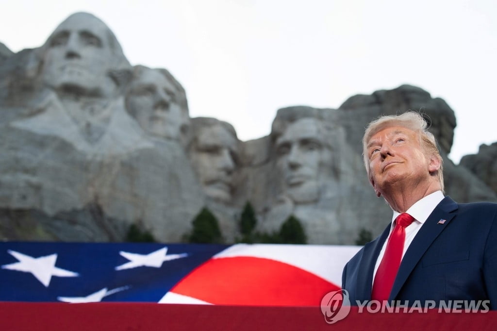 조카의 폭로 "트럼프, 친구에 돈 줘 대리시험 와튼스쿨 부정입학"