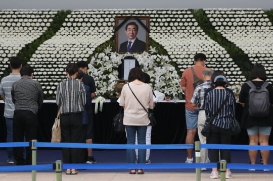 [속보] 박원순 장례위 "내일 영결식 코로나 고려 온라인으로"