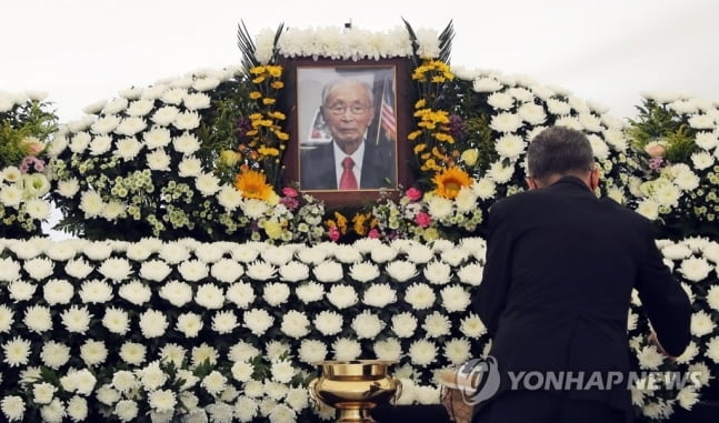 이해찬 대표, 오늘 저녁 ‘6.25 전쟁영웅’ 백선엽 장군 조문