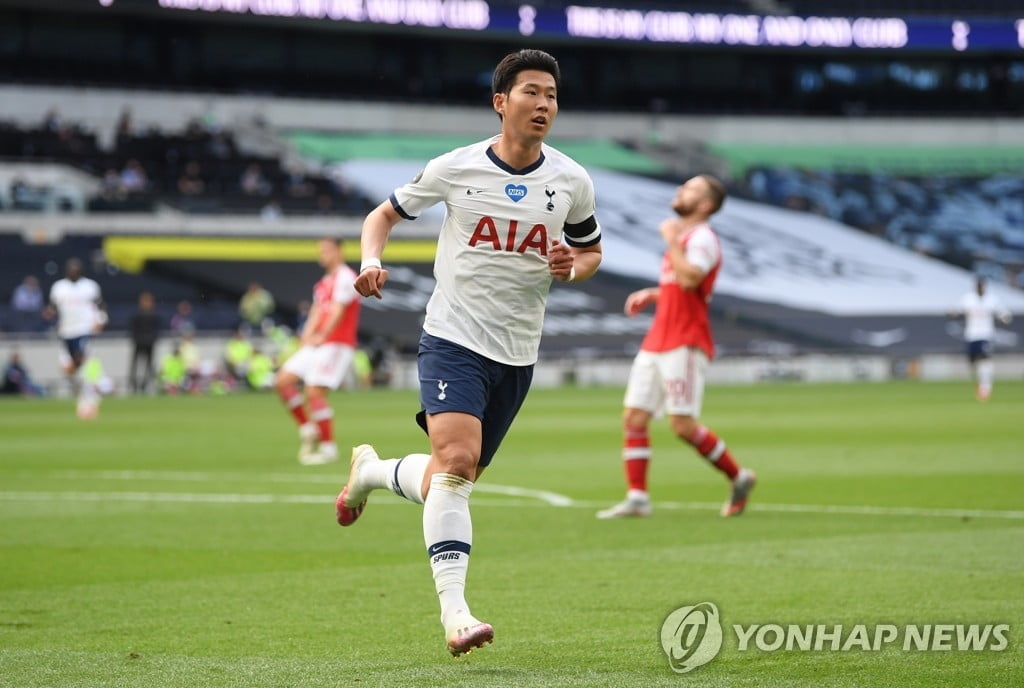 손흥민, 첫 득점포…아시아인 최초 EPL `10골-10도움`