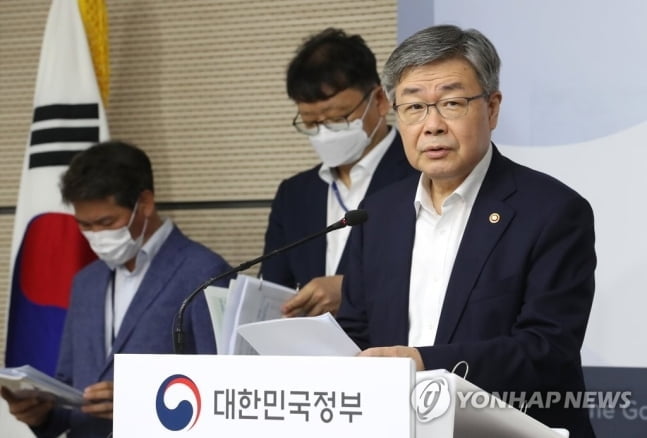 2025년까지 전 국민 고용보험…취업자 2,100만명 가입